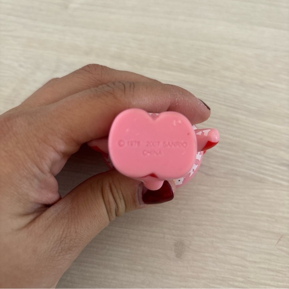 Hello Kitty Sanrio Pink Red Hearts Plastic Toy Figurine 2007 - Picture 4 of 4